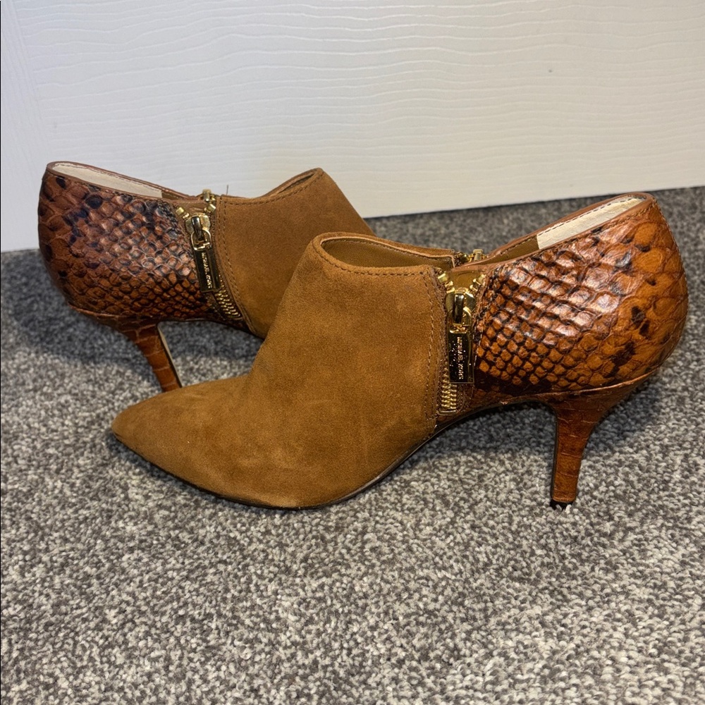 Michael Kors Chestnut Suede Pointed Toe Ankle Booties w/ Snakeskin Heel size 6M - Picture 9 of 10
